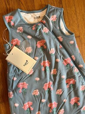 NWT 1.0 Large Kyte Baby sleep sack in peony